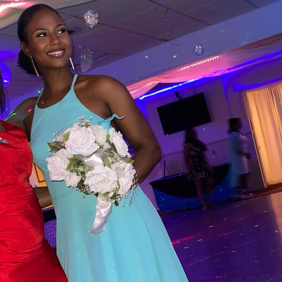 Backless gown - Picture 8 of 12